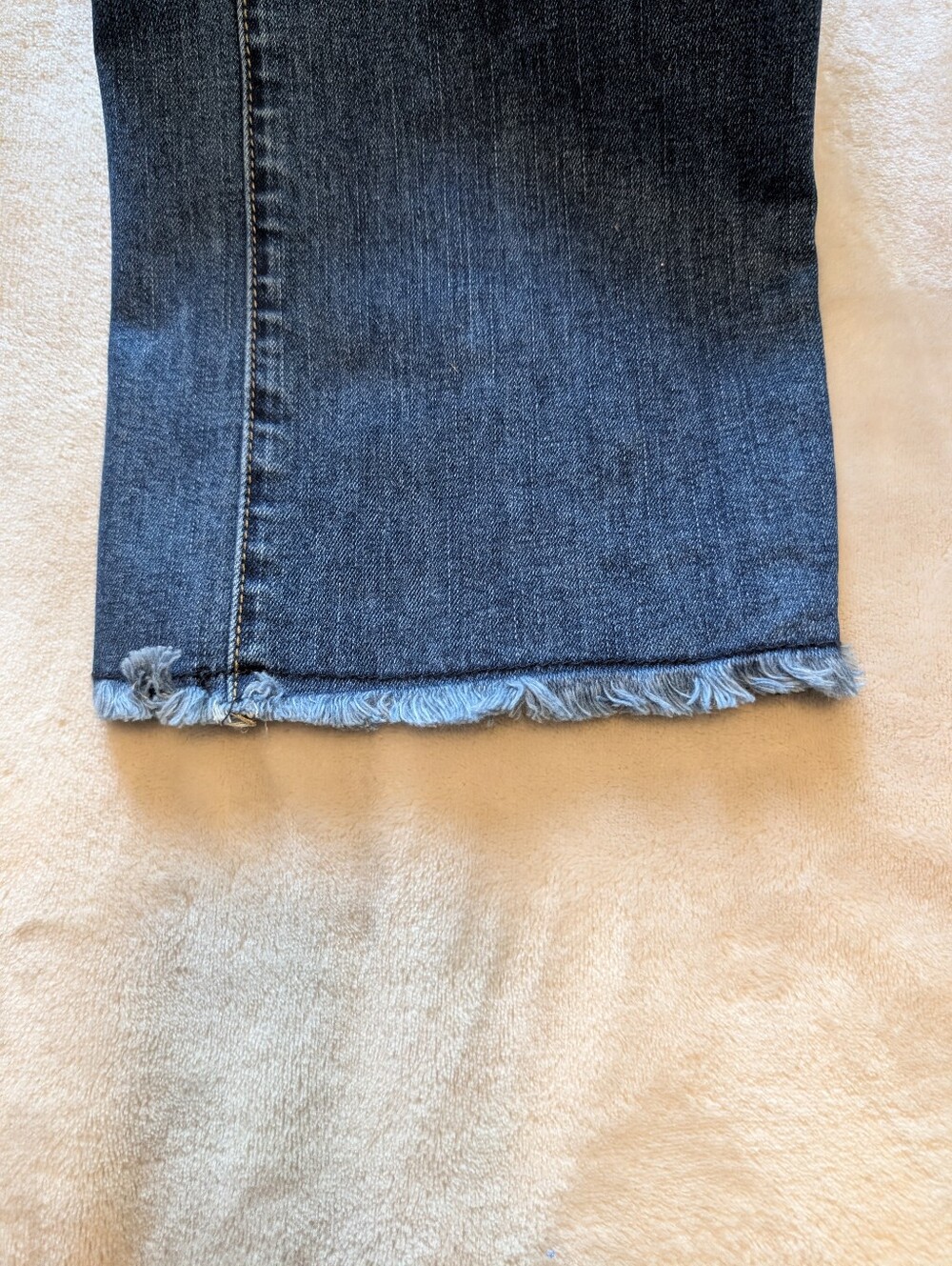 Flamingals Mid-rise Raw Hem V Design Bootcut Jeans NWT Size Medium - Picture 9 of 10